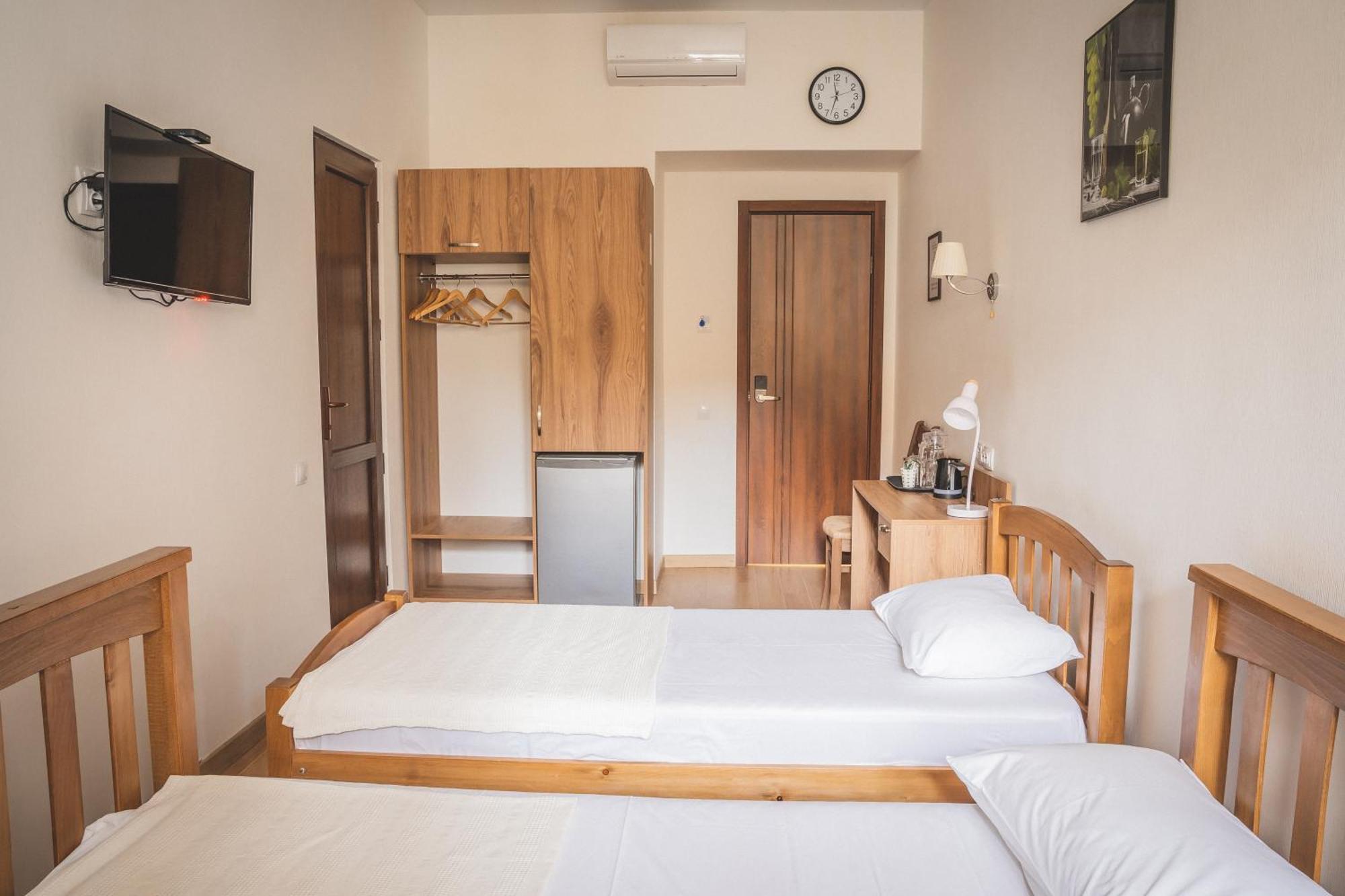 Hh Hotel Tbilisi Buitenkant foto